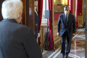Draghi vede Mattarella e lancia ultimatum ai partiti: “Unità o tutti a casa”