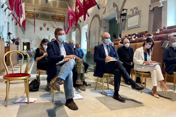 Passerella elettorale a San Basilio, Raggi: “Ho accompagnato Gualtieri”, ma il dem smentisce