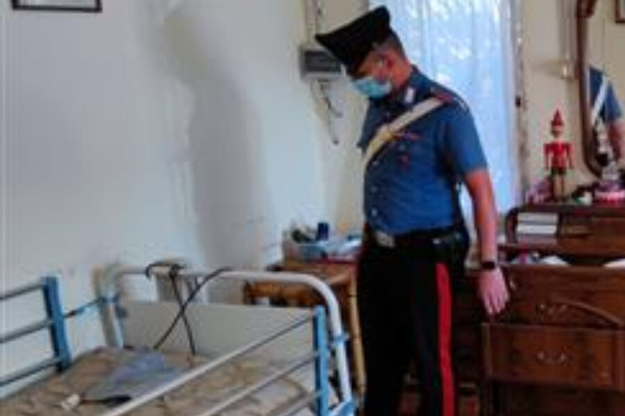 Chiuso ospizio lager, 400 euro al mese per dormire tra scarafaggi e immondizia