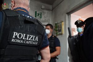 Maxi sgombero a Tor Bella Monaca, il caso del ras Giuseppe Moccia: moroso ma con 30mila euro in casa