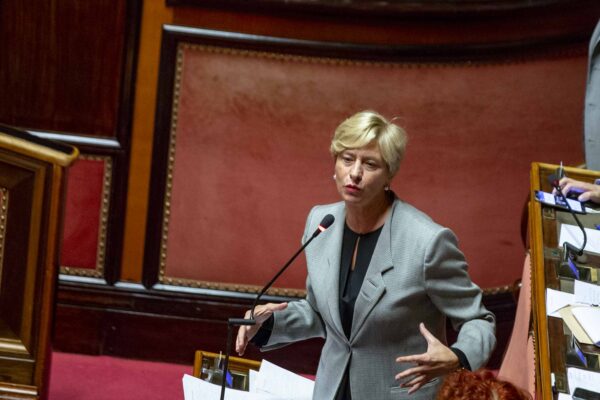 Intervista a Roberta Pinotti: “Rischio che Afghanistan ridiventi ricettacolo di terrorismo è concreto” Intervista a Roberta Pinotti: “Rischio che Afghanistan ridiventi ricettacolo di terrorismo è concreto”
