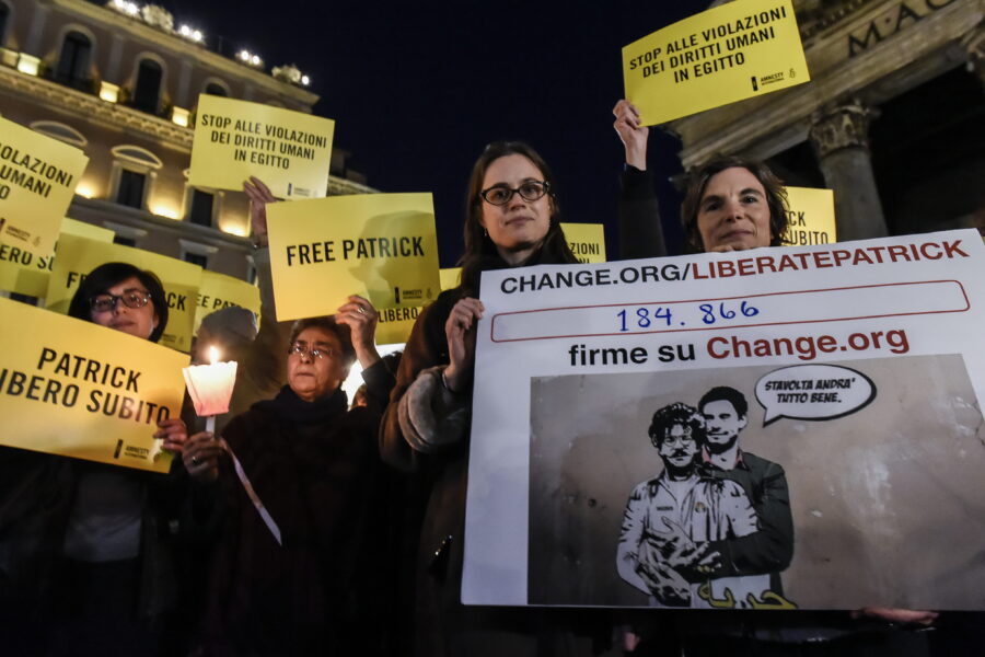 MANIFESTAZIONE

FIACCOLATA

FIACCOLA

FIACCOLE

MANIFESTANTE

MANIFESTANTI

DIRITTI UMANI