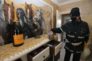 Condanne pesanti per i Casamonica, ma “se tutto è mafia niente è mafia” Condanne pesanti per i Casamonica, ma “se tutto è mafia niente è mafia”