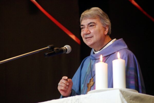 Napoli allo sbando, don Battaglia chiede di più sulla sicurezza: i candidati non arretrino Napoli allo sbando, don Battaglia chiede di più sulla sicurezza: i candidati non arretrino