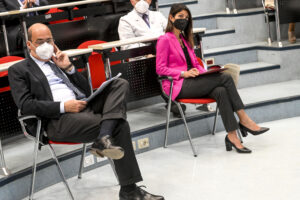 Emergenza rifiuti a Roma, le responsabilità di Raggi e Zingaretti