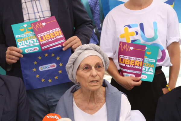 Intervista a Emma Bonino: “Il Palazzo protesta contro i referendum, con la raccolta firme ancora in corso” Intervista a Emma Bonino: “Il Palazzo protesta contro i referendum, con la raccolta firme ancora in corso”