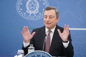 “No vax vigliacchi, si all’obbligo di vaccino”, Draghi liquida la Lega
