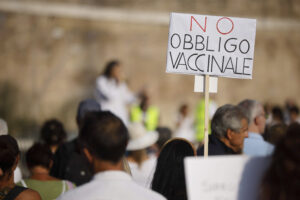 MANIFESTAZIONE CONTRO IL GREEN PASS, NO VAX
PROTESTA CONTRO L’OBBLIGO VACCINALE
