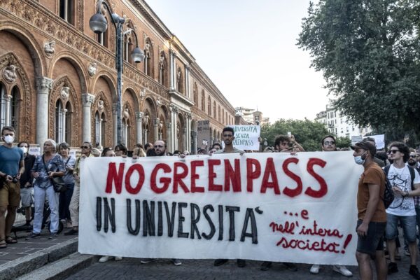 Non sottovalutiamo la rivolta dei professori universitari sul green pass