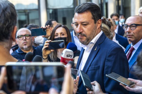 Green pass, Salvini perde ma fa finta di aver vinto