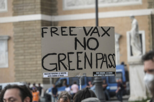 Niente santa inquisizione contro i no vax: è illiberale