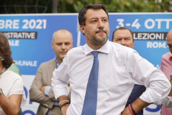 Draghi piega Salvini, la Lega dice sì al green pass
