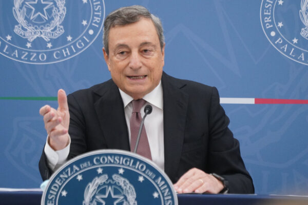 Lo sfogo di Draghi contro i rumors sul Quirinale: “Basta, è offensivo per Mattarella”