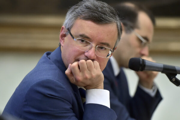 Alessandro Barbero firma l’appello dei prof no Green Pass: una difesa corporativa di bambocci che frignano