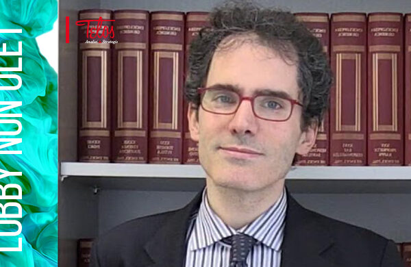 È colpa delle lobby. Fenomenologia del capro espiatorio È colpa delle lobby. Fenomenologia del capro espiatorio