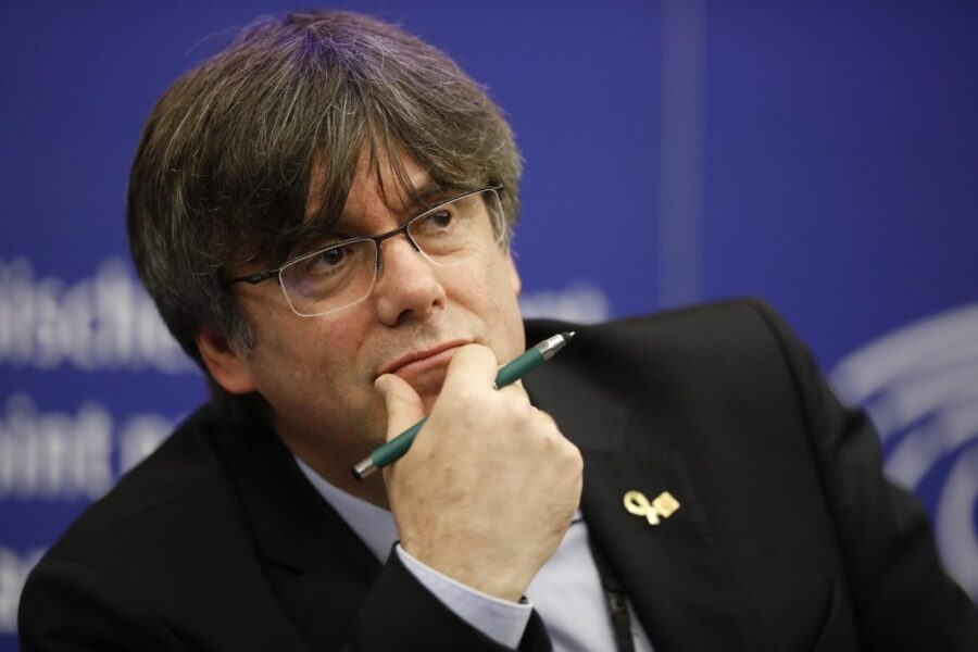 Puigdemont arrestato, ordinata la scarcerazione del leader indipendentista: “Può lasciare la Sardegna”