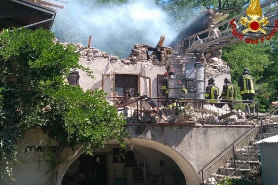 Esplode palazzina a Pontremoli: un morto trovato tra la macerie dopo sei ore di ricerche