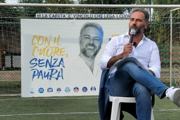 Dal “me ne fotto” al “grazie”, Maresca si aggrappa ai partiti