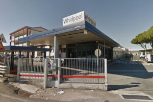 Whirlpool, Invitalia pronta a investire ma è muro contro muro con l’azienda