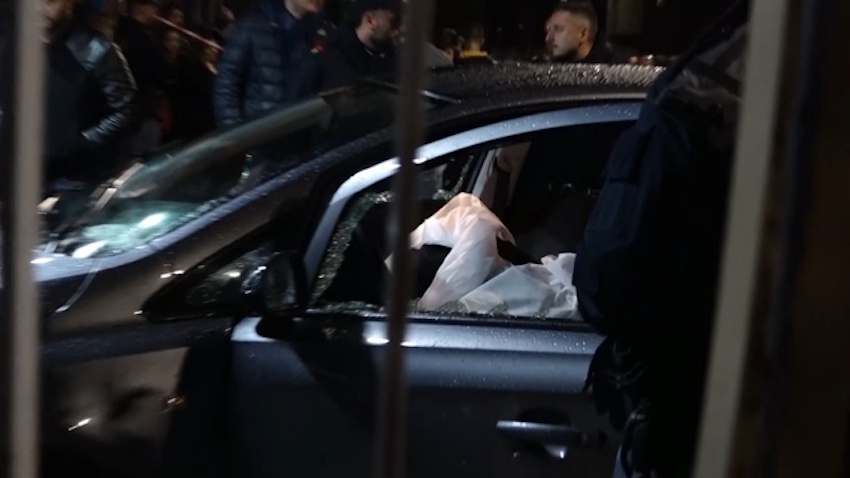 Agguato contro un 18enne in auto: ferito da tre colpi d’arma da fuoco