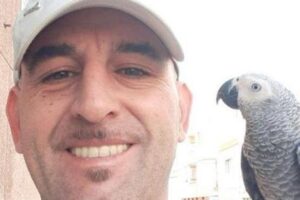 Andrea legato, picchiato e dato alle fiamme dal coinquilino, la moglie: “Aveva nuovi amici, in tanti giravano in casa”