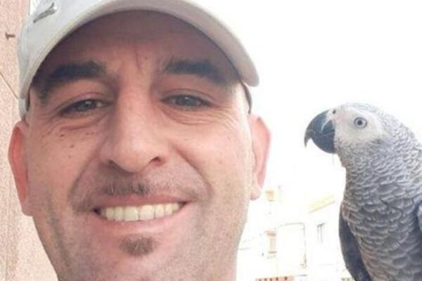 Andrea legato, picchiato e dato alle fiamme dal coinquilino, la moglie: “Aveva nuovi amici, in tanti giravano in casa” Andrea legato, picchiato e dato alle fiamme dal coinquilino, la moglie: “Aveva nuovi amici, in tanti giravano in casa”