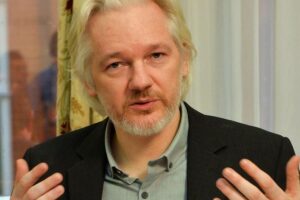 “La Cia voleva rapire e assassinare Assange”, il (presunto) piano contro il fondatore di Wikileaks