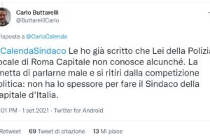 “Ritirati, della polizia non sai nulla”: zuffa social tra Calenda e il vice comandante dei vigili di Roma