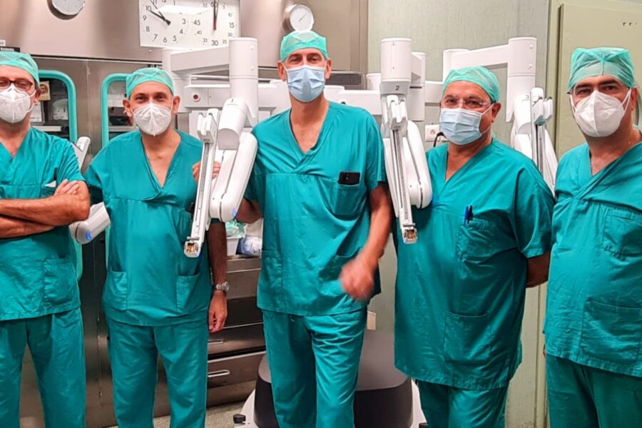 Tumore dei polmoni, al Pascale i primi interventi di robotica mininvasiva in Campania