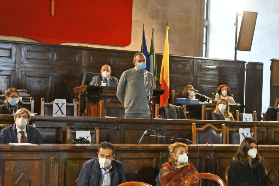 Bilancio del comune di Napoli, via libera ma i conti sono un flop