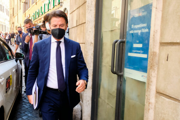 Conte, scoppia la grana del ricorso degli attivisti: “Statuto ed elezione a leader 5 Stelle illegittimi”