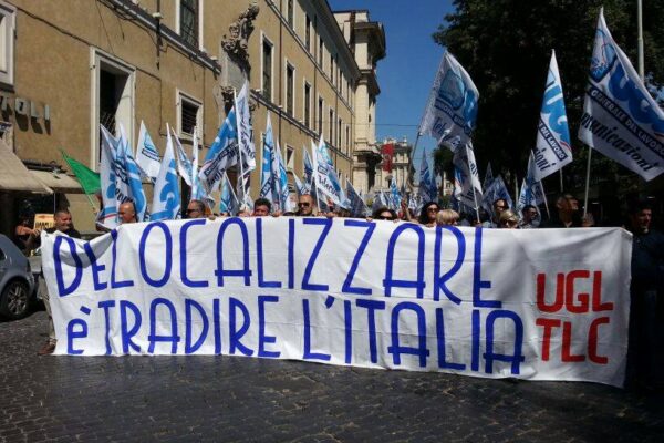 Sanzionare le imprese che delocalizzano e attrarle con ricerca e innovazione