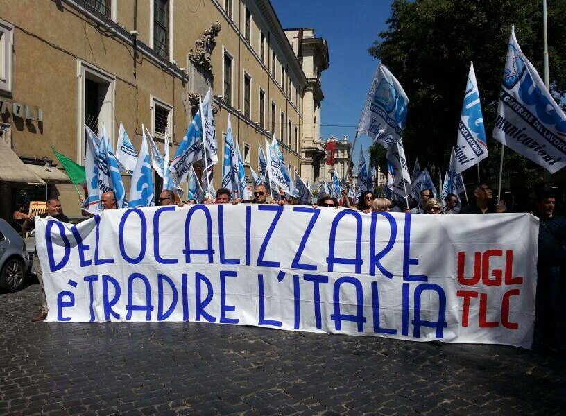 Sanzionare le imprese che delocalizzano e attrarle con ricerca e innovazione