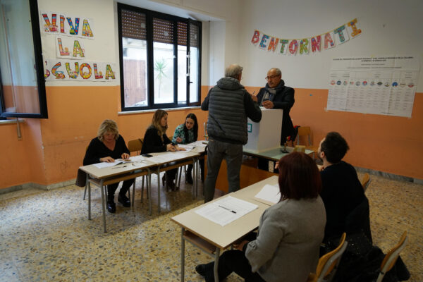 Foto Luigi Salsini/LaPressepolitica26/01/2020 Pizzo CalabroElezioni Regionali Calabria: seggi aperti Nella Foto il seggio elettoralePhoto Luigi Salsini/LaPressepoliticaJanuary 26 , 2020 Pizzo Calabro – Italy The elction day, polling station In the pic the school
