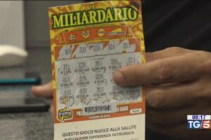 Vince 5 milioni al Gratta e Vinci e viene rapinato in casa: “Ho maledetto quel colpo di fortuna. Ora vivo in un bunker”
