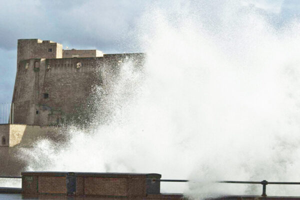 Maltempo in Campania, allerta meteo gialla su tutta la regione fino a mezzanotte: temporali in arrivo Maltempo in Campania, allerta meteo gialla su tutta la regione fino a mezzanotte: temporali in arrivo
