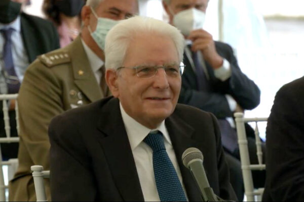 Mattarella in visita ai detenuti di Nisida: “Il carcere deve essere cicatrice che col tempo scompare”