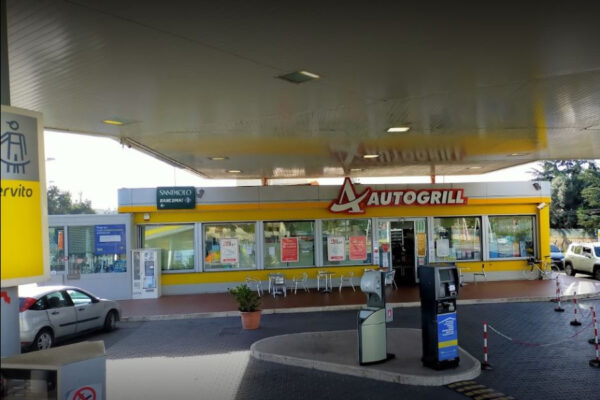 Poliziotto spara al ‘rivale in amore’, la lite iniziata su Facebook finisce in Far West