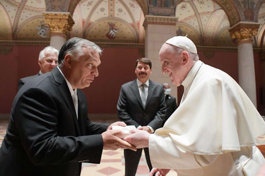 Papa Francesco in Ungheria, l’incontro con Orban: “Mostrate il volto dell’accoglienza a chi viene da fuori”