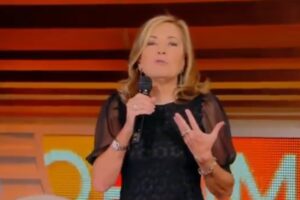 Palombelli si difende in tv dopo le parole sui femminicidi: “Fraintesa, non son quella persona lì” Palombelli si difende in tv dopo le parole sui femminicidi: “Fraintesa, non son quella persona lì”