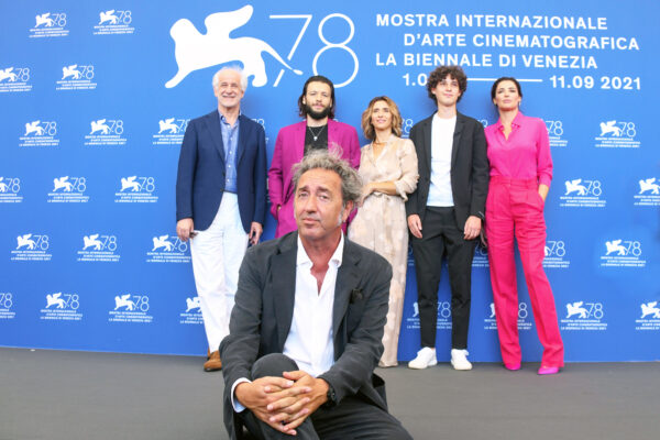 È stata la mano di Dio, viaggio nella Napoli dell’infanzia di Paolo Sorrentino