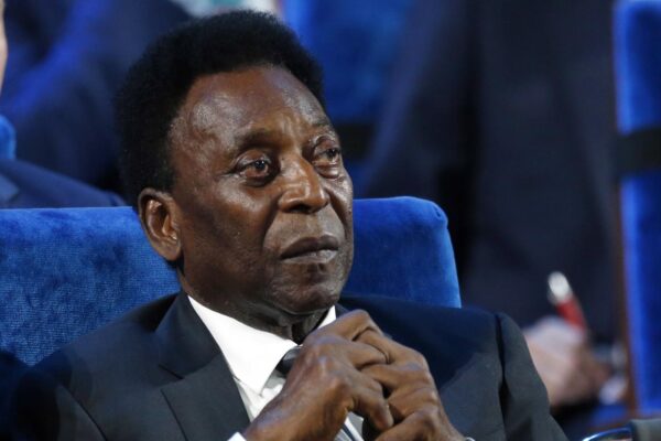 Pelé operato per un sospetto tumore al colon: mondo in apprensione per ‘O Rei’