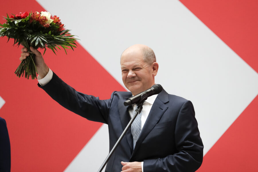 Chi è Olaf Scholz, leader moderato della Spd e possibile erede della Merkel in Germania