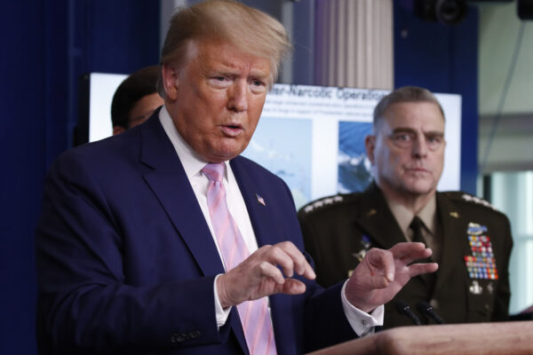 Trump ‘sotto tutela’, il retroscena sul capo delle forze armate Usa Milley: tolse al presidente i poteri nucleari