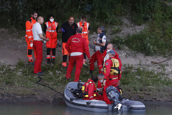 Mamma uccide le figlie e scompare, ripescato corpo nell’Adige: è della donna