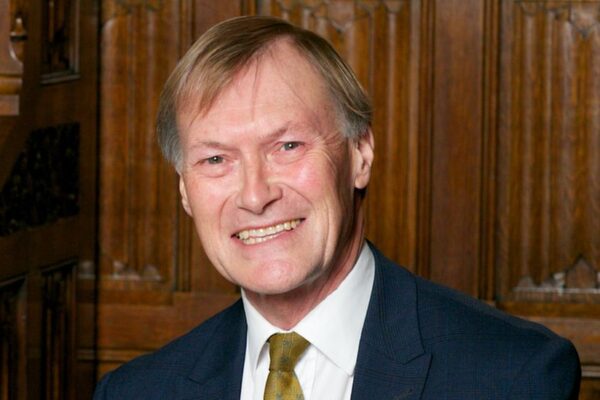 Chi era David Amess, il deputato inglese ucciso in chiesa a coltellate Chi era David Amess, il deputato inglese ucciso in chiesa a coltellate