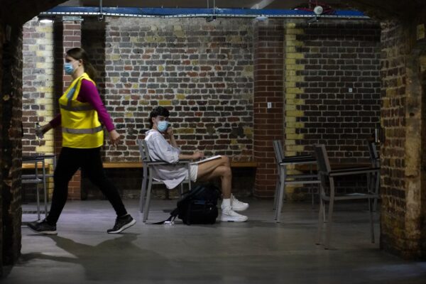 Cos’è la variante Delta Plus del coronavirus che si sta diffondendo nel Regno Unito