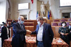 Gualtieri scarica i grillini, assist a Calenda per il ballottaggio: “Nessun 5 Stelle in giunta”