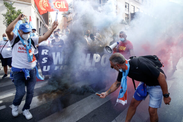 Whirlpool, nuovo rinvio: il governo giura impegno, li operai la lotta