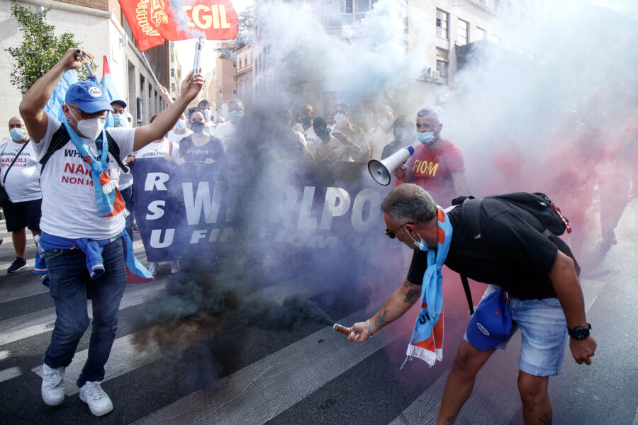 Whirlpool, nuovo rinvio: il governo giura impegno, li operai la lotta